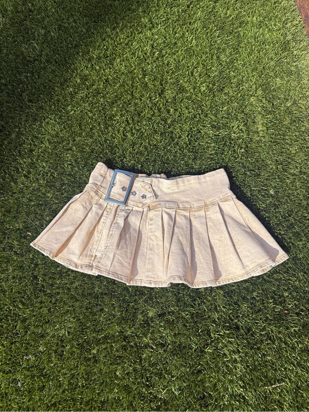 Pleated Beige Mini Skirt with Buckle